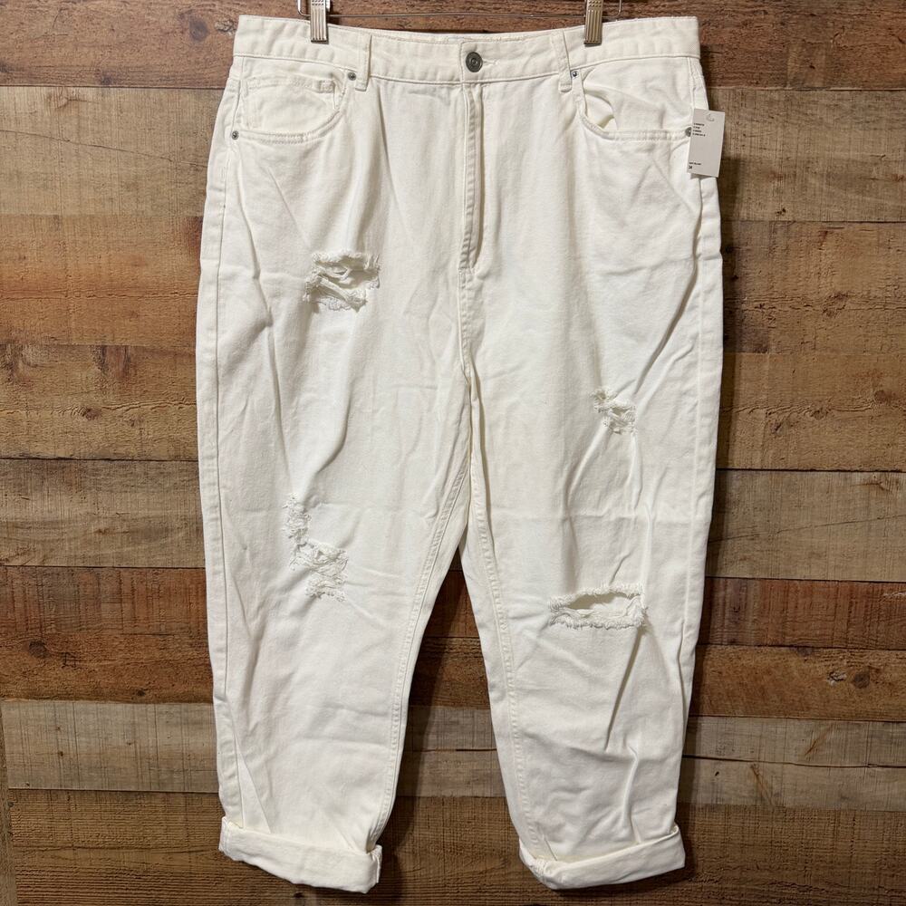 BDG White Mom Jeans High Waist Tapered Leg Size 34 NWT